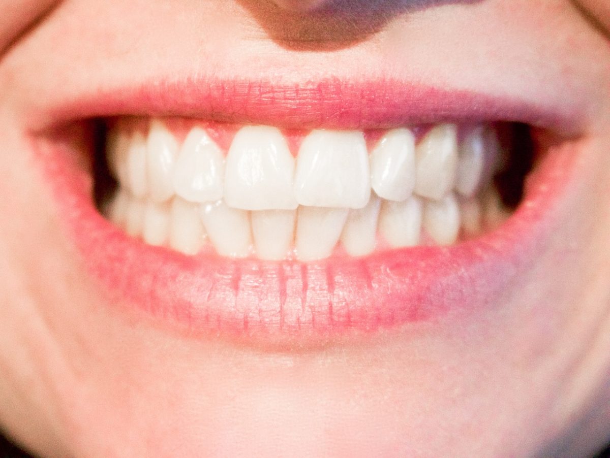 Dzisiejsza technika używana w salonach stomatologii estetycznej może spowodować, że odzyskamy ładny uśmiech.